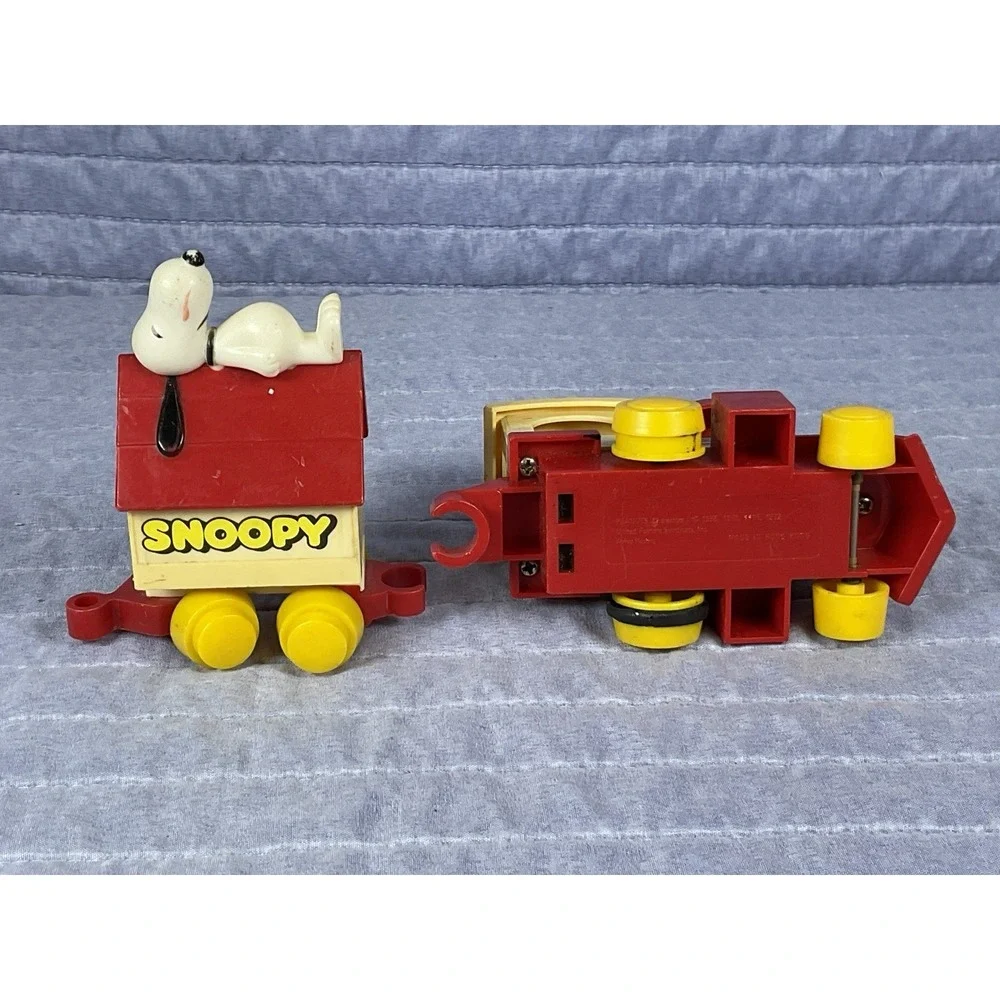 Snoopy 1965 Dog House Race Car & Engineer Snoopy 1958 Aviva Vintage Toys